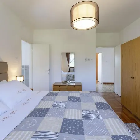 Mendula In Cambarelici - Haus Fuer 6-7 Personen * Krsan