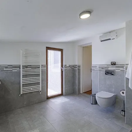 Mendula In Cambarelici - Haus Fuer 6-7 Personen * Krsan