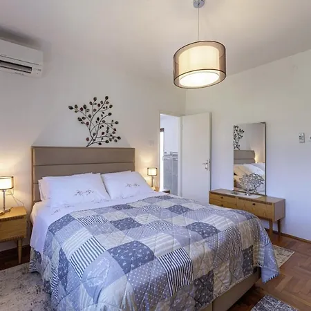 Villa Mendula In Cambarelici - Haus Fuer 6-7 Personen