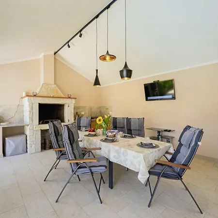 Villa Mendula In Cambarelici - Haus Fuer 6-7 Personen Krsan